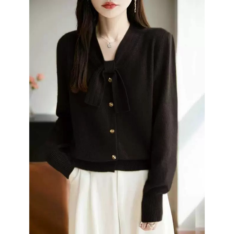 Winter Clothing Looks - Pakaian Wanita Sweater Berpita Gaya Elegan